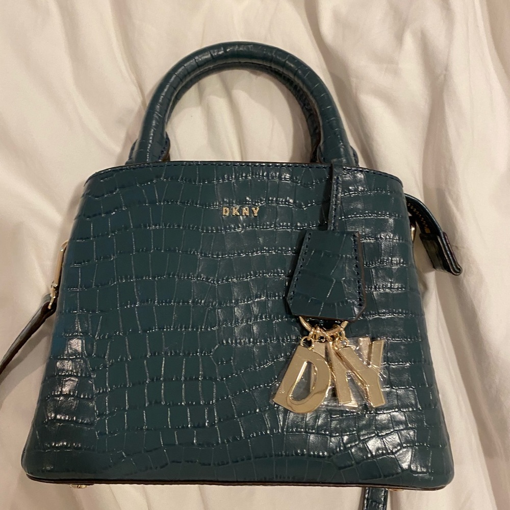 Green crocodile DKNY purse w zipper